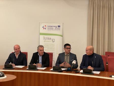 Novinarska konferenca v Izoli
